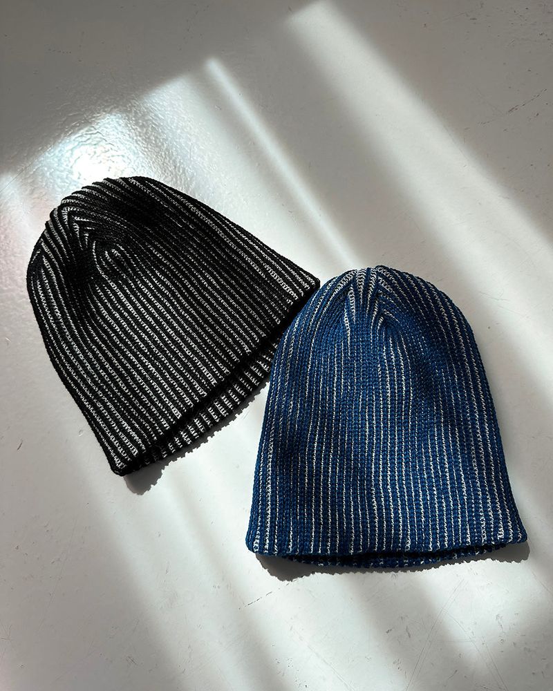 a two-tone ribbed beanie
