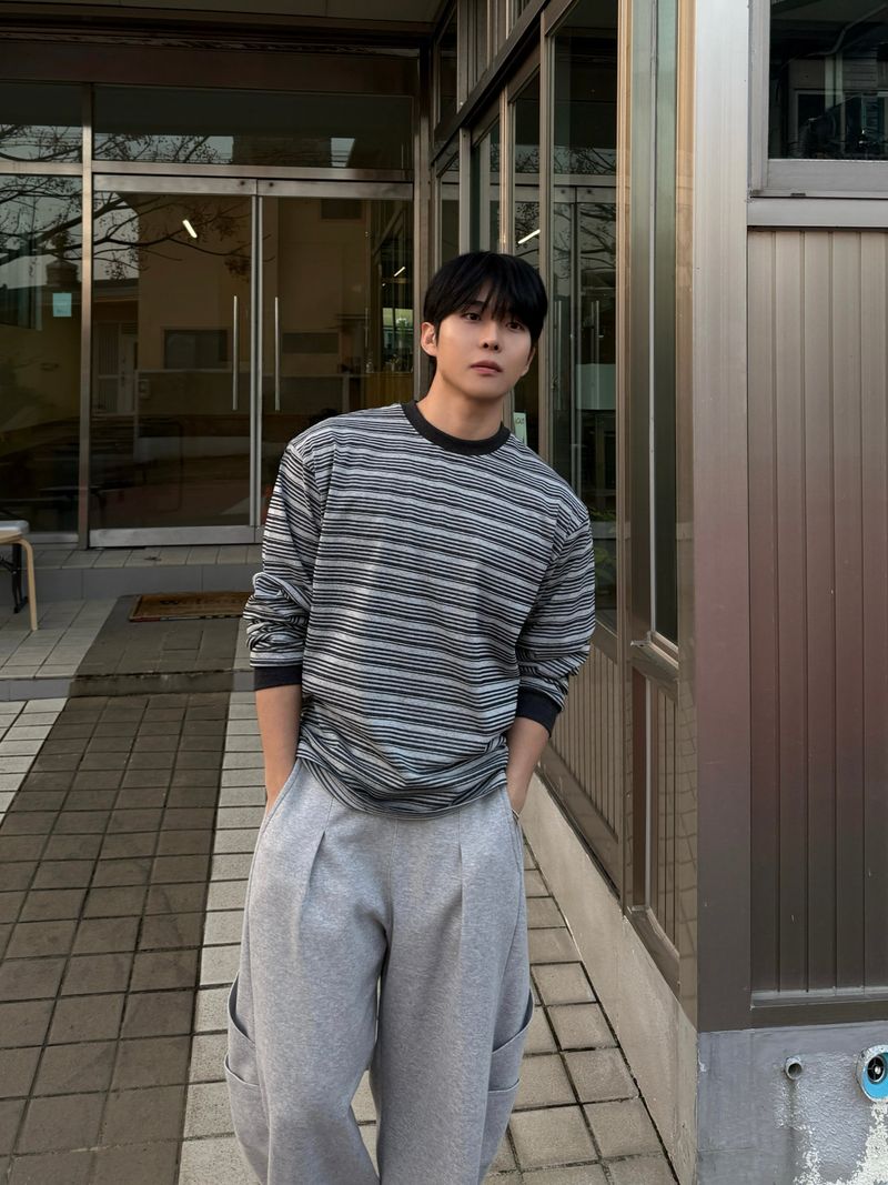 Washed long-sleeved T-shirt