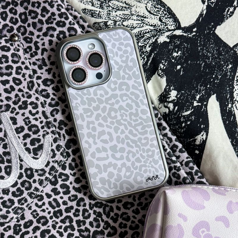 holypeachproject（ホリーピーチプロジェクト）の「[MADE] レオパード (パープル) エポキシシルバーバンパーアイフォーンケース（スマホグッズ/小物）」