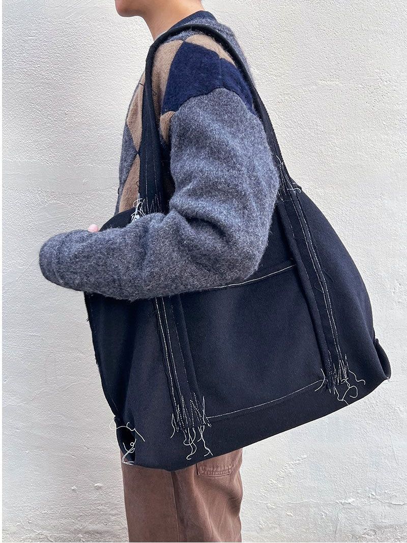 O Logo Drawing Stitch Bag / Black