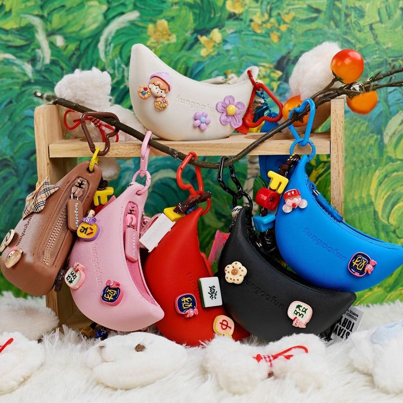 Maison De Theca（メゾン デ テカ）の「Mini EVA Banana Earbud Coin Pouch Keyring（Toys/Key Holders）」