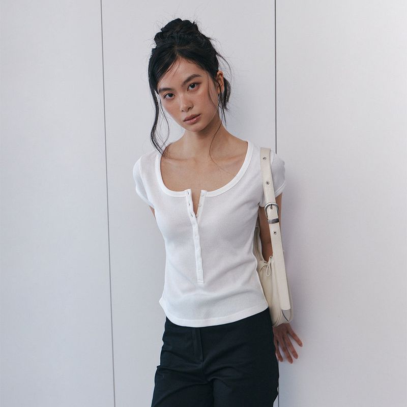 C SCOOP NECK BUTTON FRONT T-SHIRT_WHITE