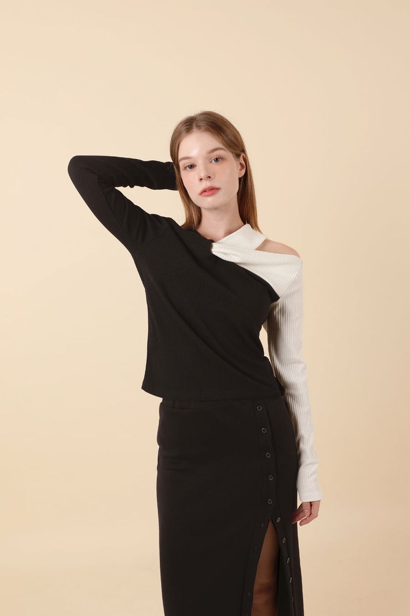 Twist Off Shoulder T-shirt Black