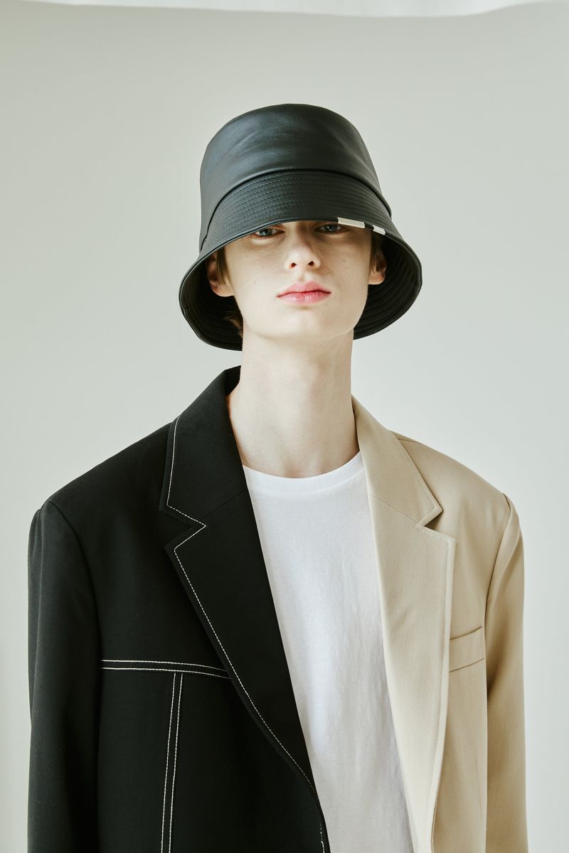 LEATHER CHAIN BUCKET HAT