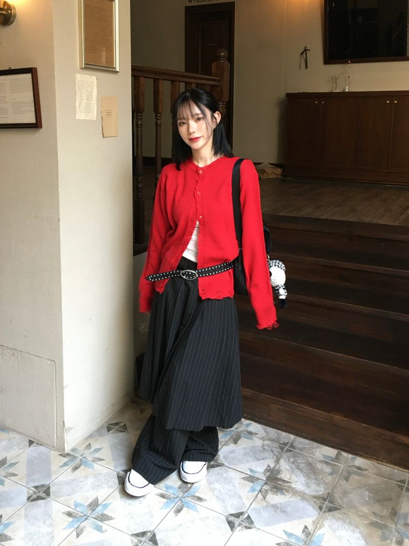 Peak Damage Crop Cardigan (4c)