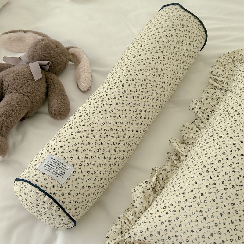 boboz（ボボズ）の「navy flower body pillow（インテリア）」