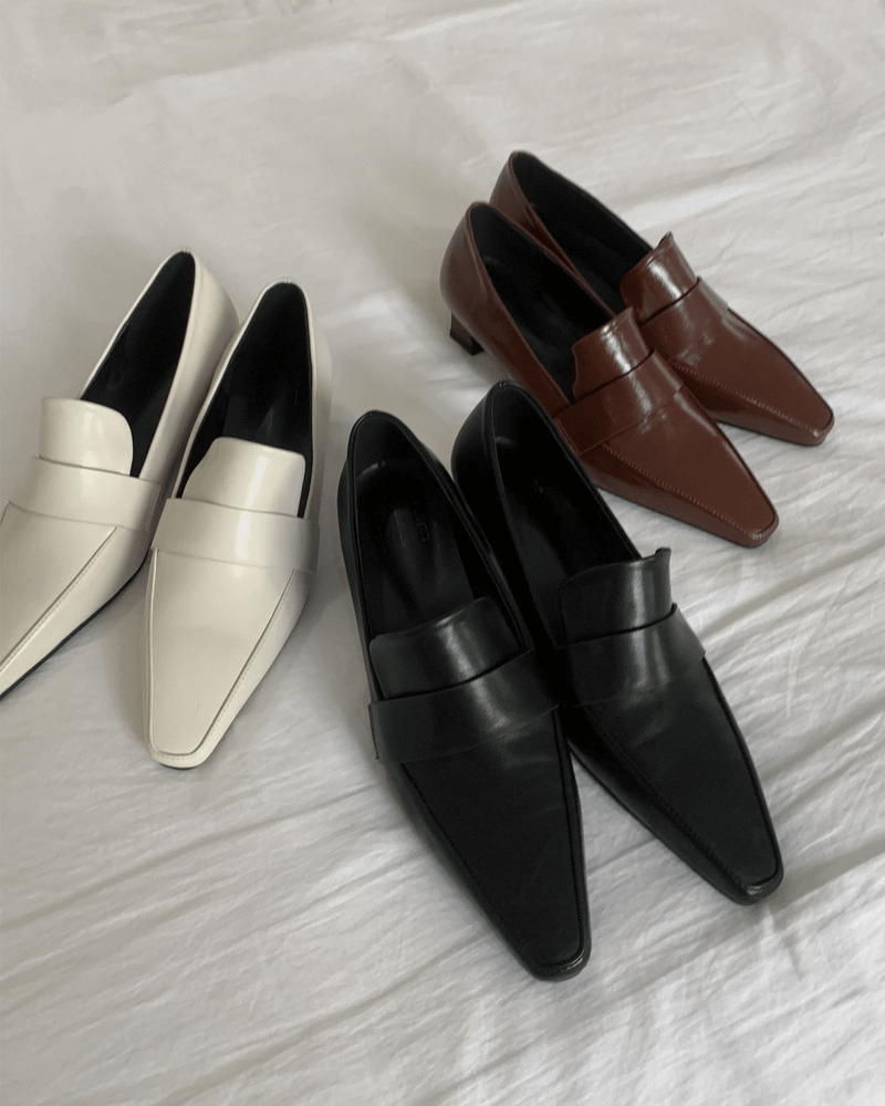 GUSTA（グスタ）の「Kitten Slim Line Stiletto Mid Flat Loafers（Shoes）」