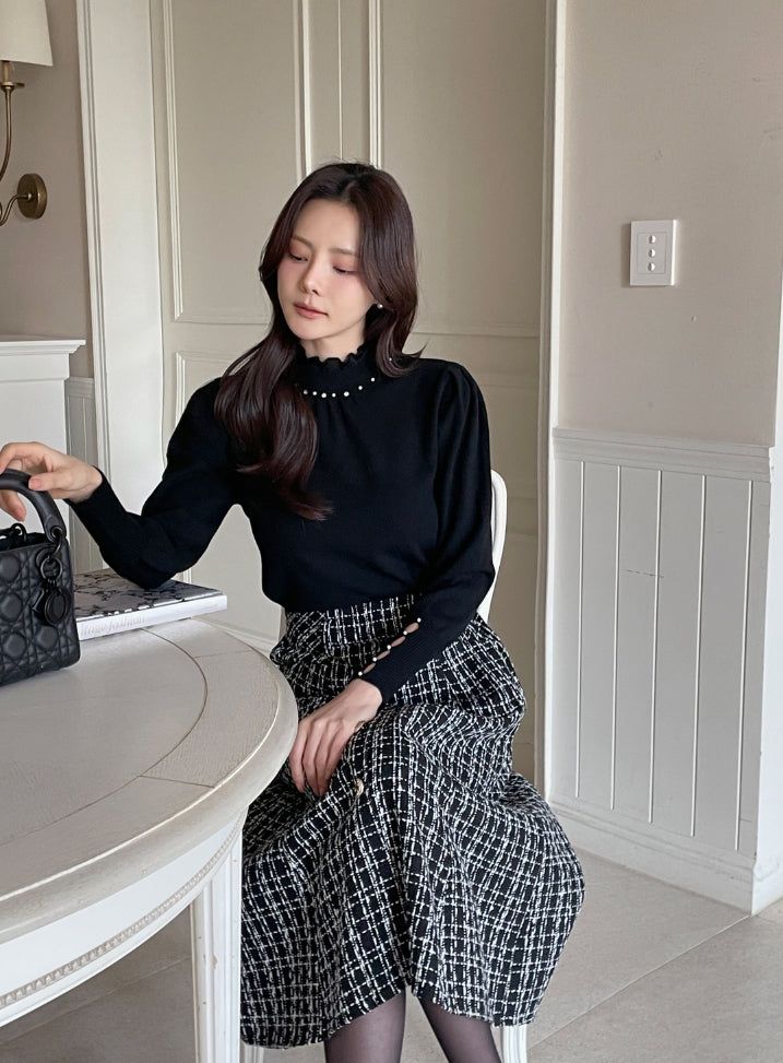 Genuine Pearl Slit Frill Turtleneck Knit