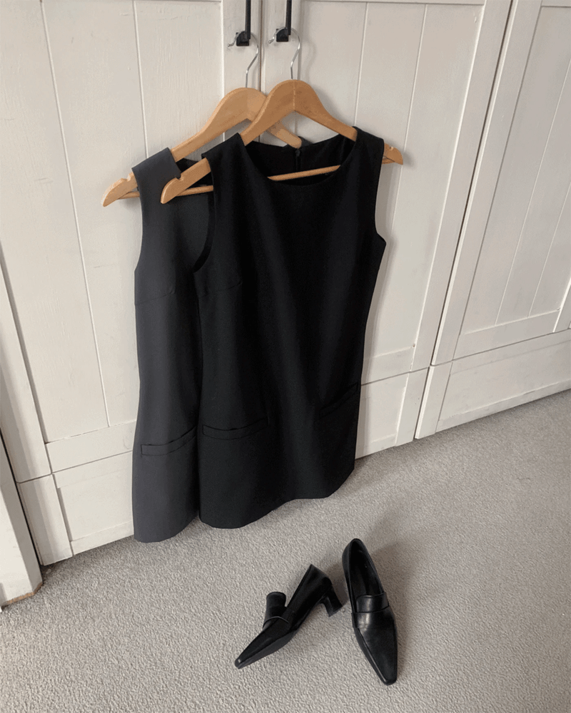 GUSTA（グスタ）の「Classic Mae Simple Line Two-Pocket Mini Dress（Dresses）」