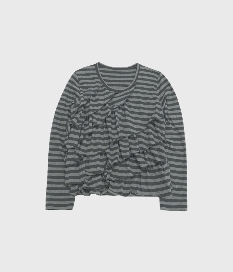 shop.fiebre（ショップ フィエブレ）の「[fiebre]フリルストライプロングスリーブTシャツ グレー（トップス）」
