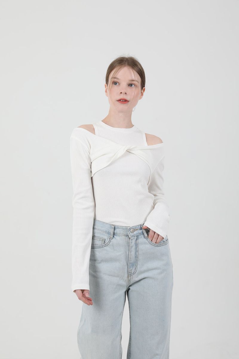 cattline(カトリーヌ)の「Layered Twist T-shirt Sleeveless Set White(Tops)」