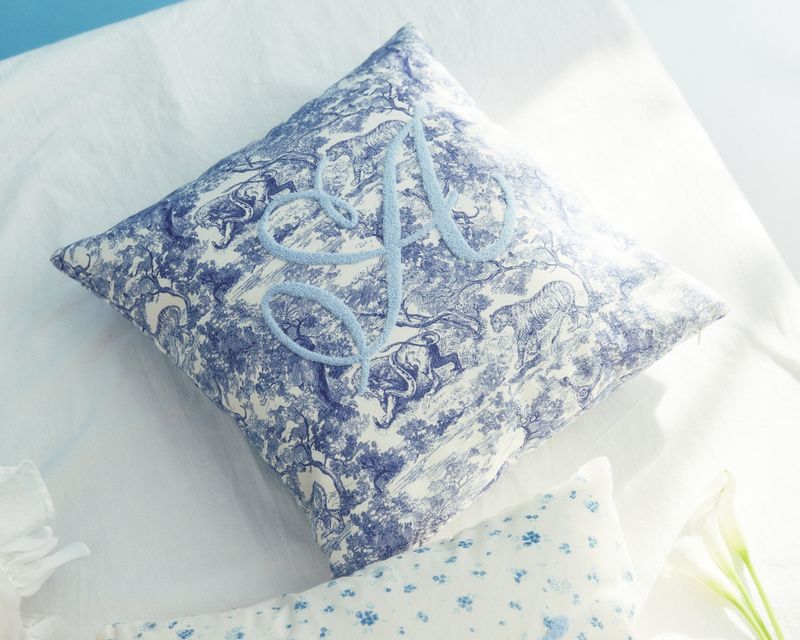 azulejo collection A embroidery cushion