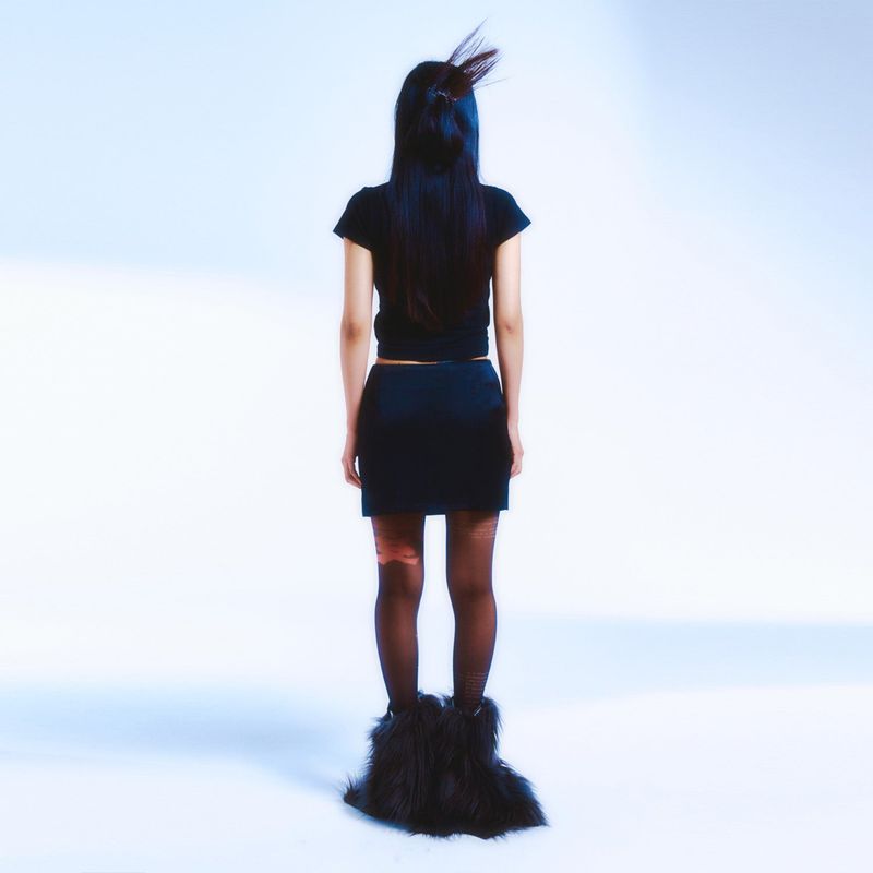 222 Slit graphic low skirt