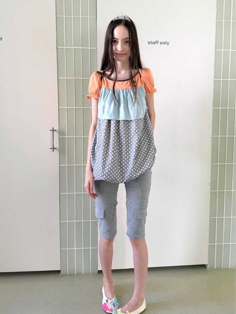 UnsocialNight（アンソーシャルナイト）の「UnsocialNight 夏季新作 オリジナルデザイン 切替ラインストーン付き 美シルエット スリムハーフパンツ レディース（Pants）」