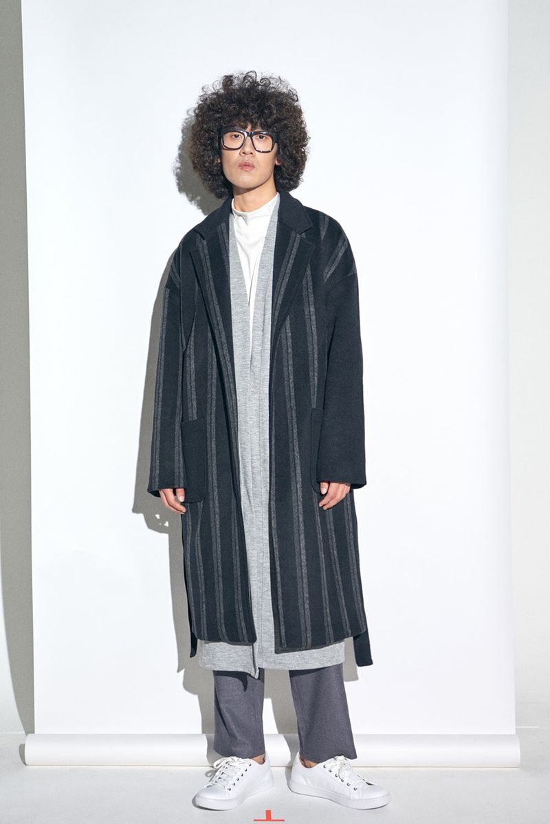 STRIPE COMBINATION WOOL ROBE COAT (Black)