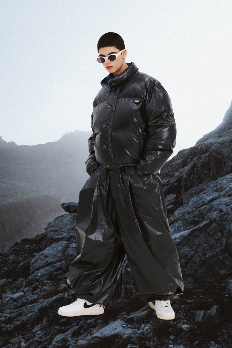 BSRABBIT(ビエスラビット)の「DSXBS NEW SUPER WIDE JOGGER PANTS NAVY(Pants)」