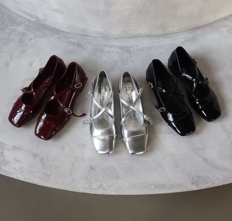 Enamel Cubic Merijane Flat Shoes