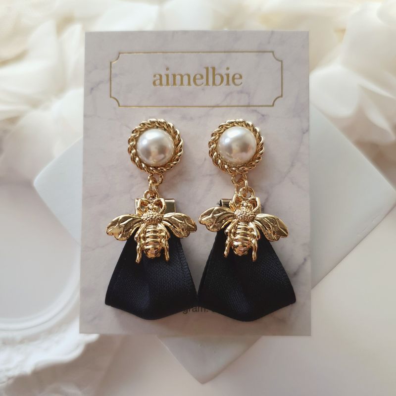 Classic Bee and Ribbon Piercing - Black