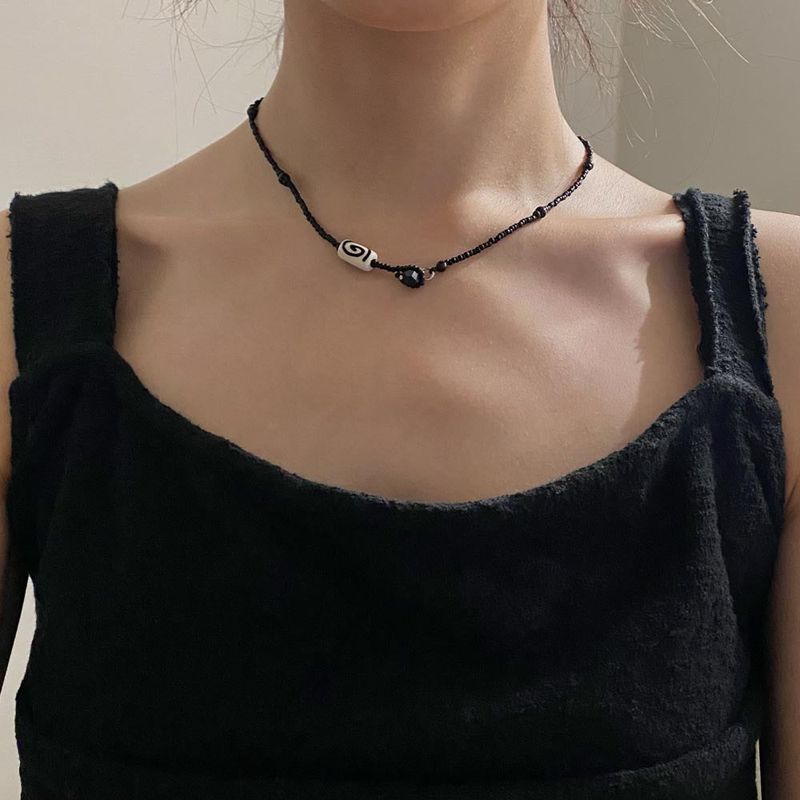 Spiral necklace (black)