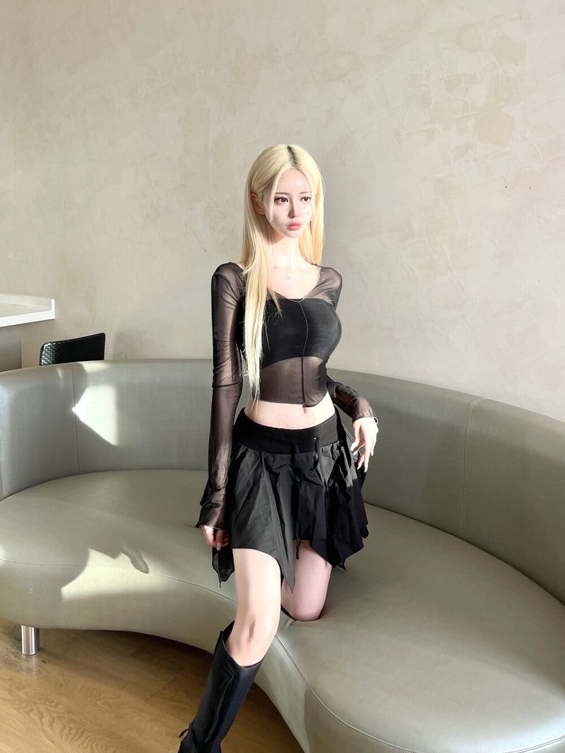 1379. See-through V neck T (3color)