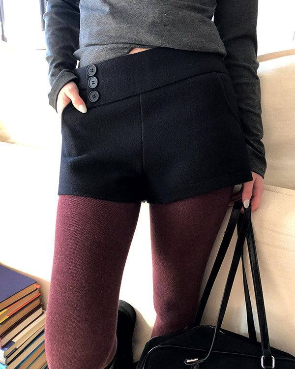 WONDER WONDER（ワンダーワンダー）の「Riran Button Wool Short Pants（Pants）」