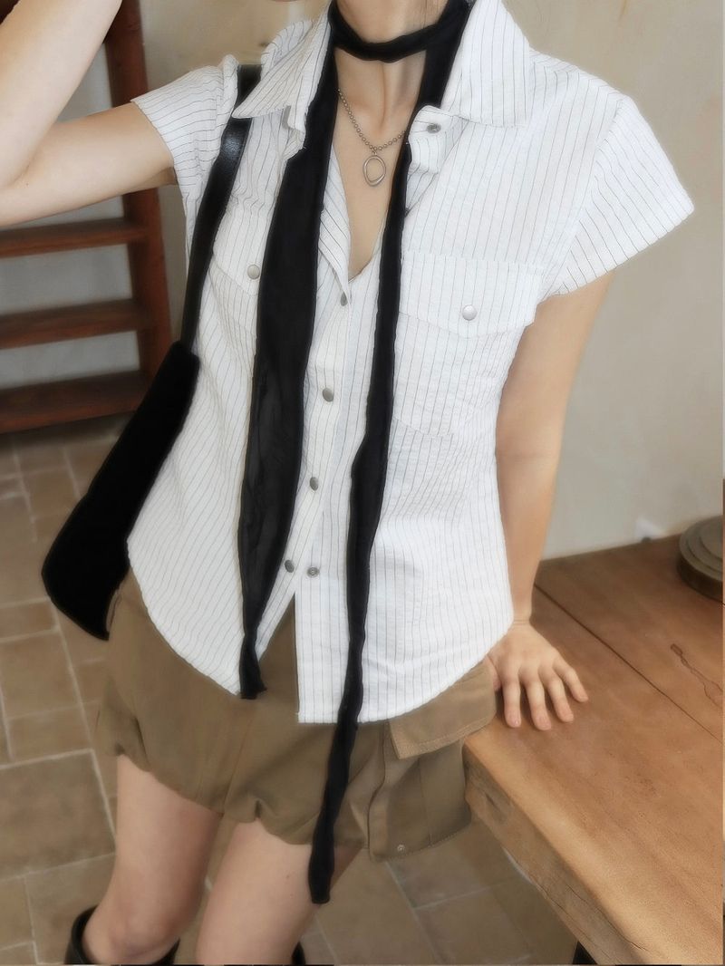 Cost Two Pocket Emboss Stripe Half Shirt