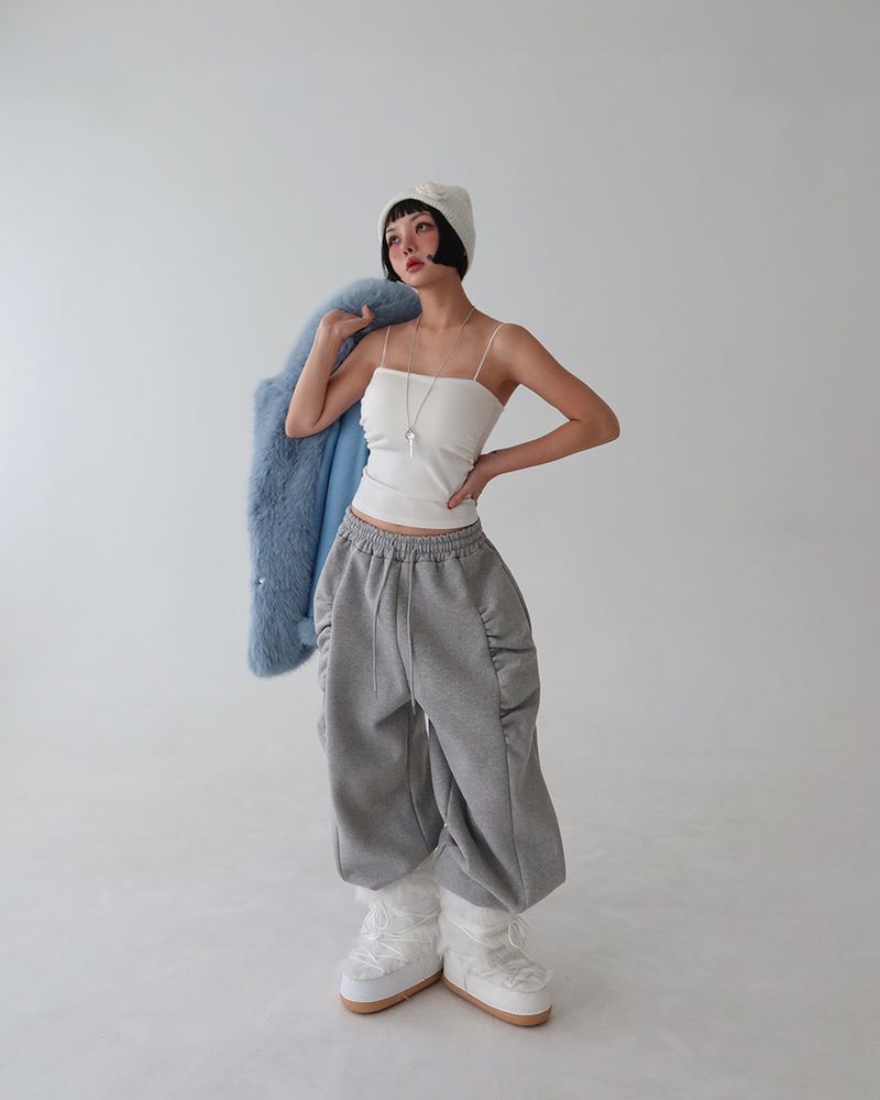 Flower corsage ribbed knit beanie