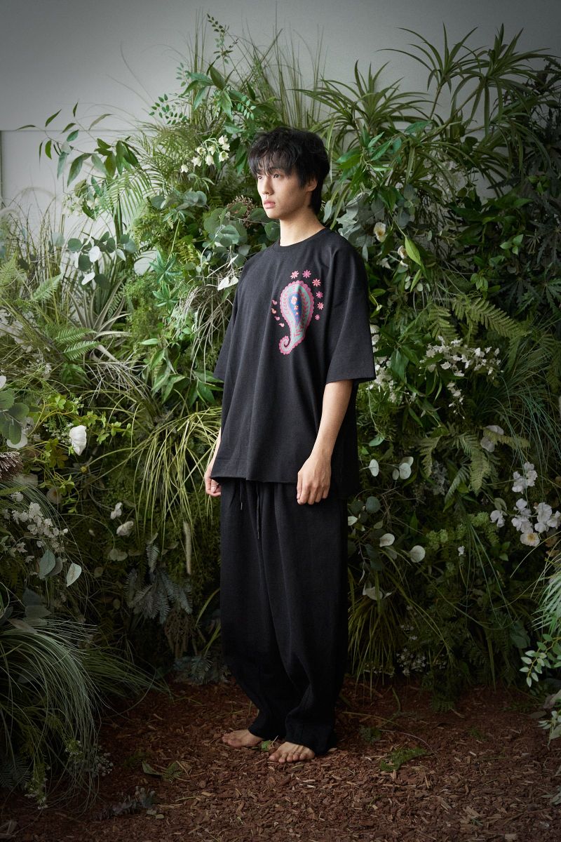 PAISLEY PRT. CUT-OUT 1/2 TEE (Black)