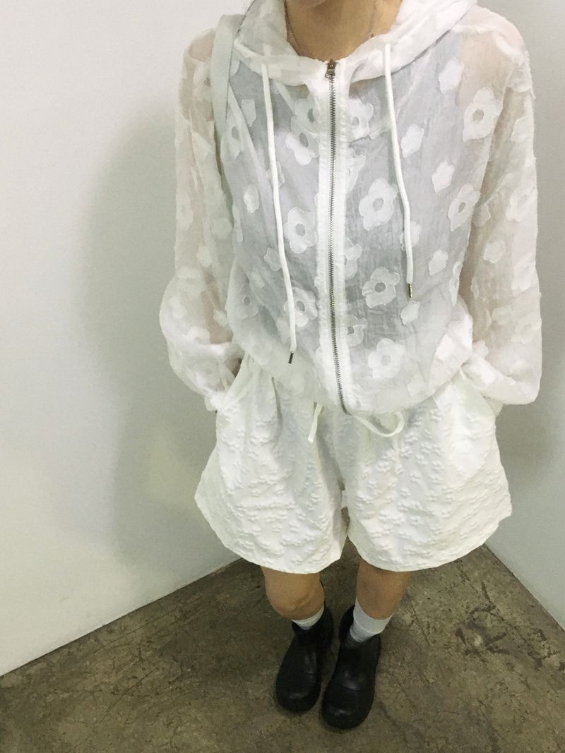 Zan Flower Embossed Short Pants (5c)