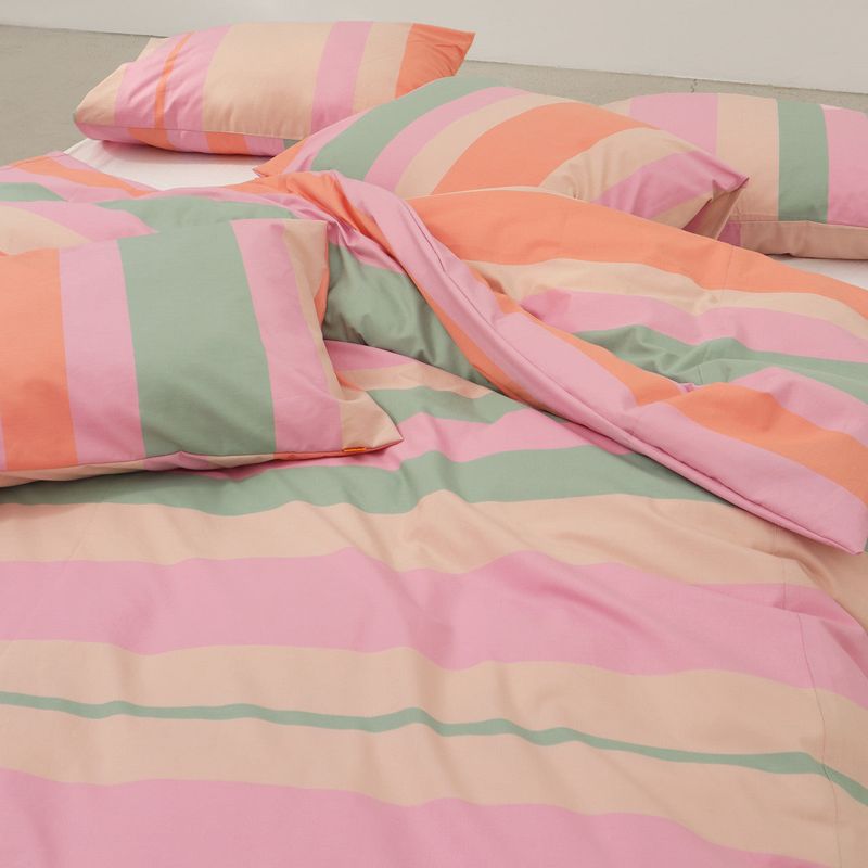 Iris pink pillow case