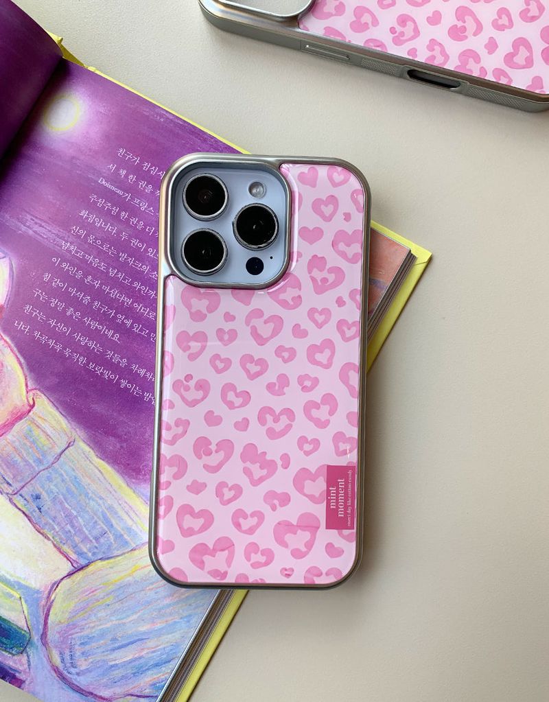 Mint Moment（ミントモーメント）の「[MADE]スイートレオパード シルバーエポキシバンパー iPhoneケース（Smartphone Accessories）」
