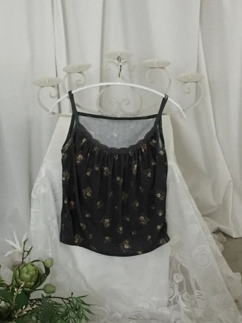 Rosy Lace Sleeveless