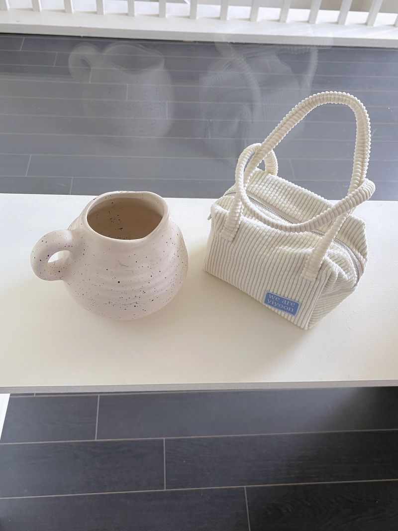 Handy pouch (corduroy milk)