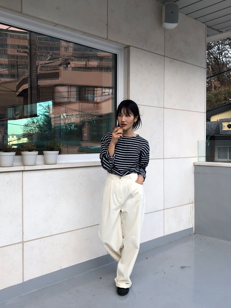 Feminine cotton wide pintuck pants 