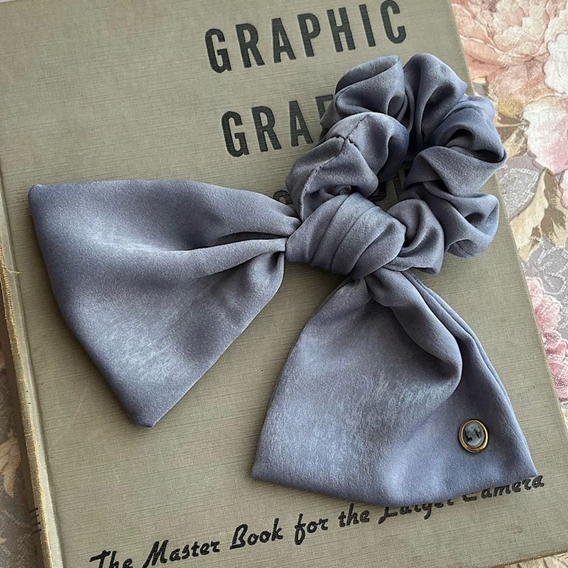 Vintage Mood Cameo Satin Ruffle Scrunchie [Blue]
