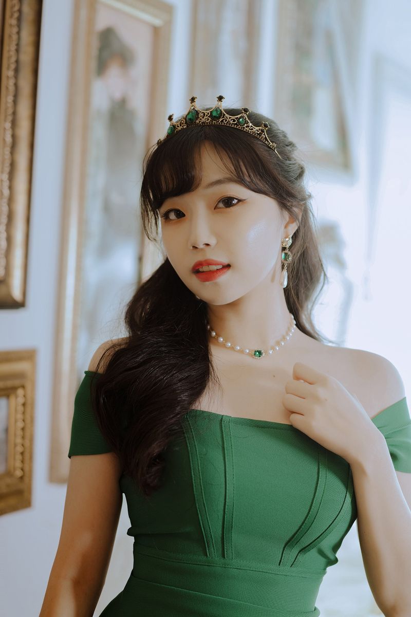 Emerald Square Pearl Choker Necklace