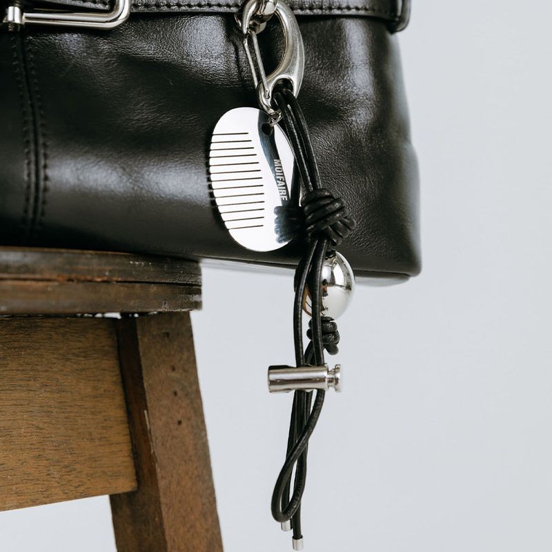 LEATHER COMB LAYERED KEYRING / BLACK