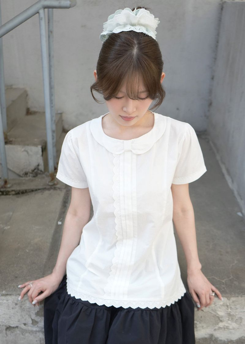 adorntie（アドオンタイ）の「リーン ボウ ブラウス (white)（トップス）」