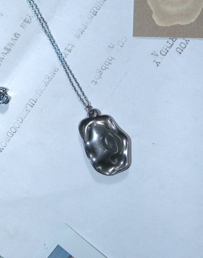 Boho Libertude(ボホリベルチュード)の「Melt Object Necklace(Accessories)」