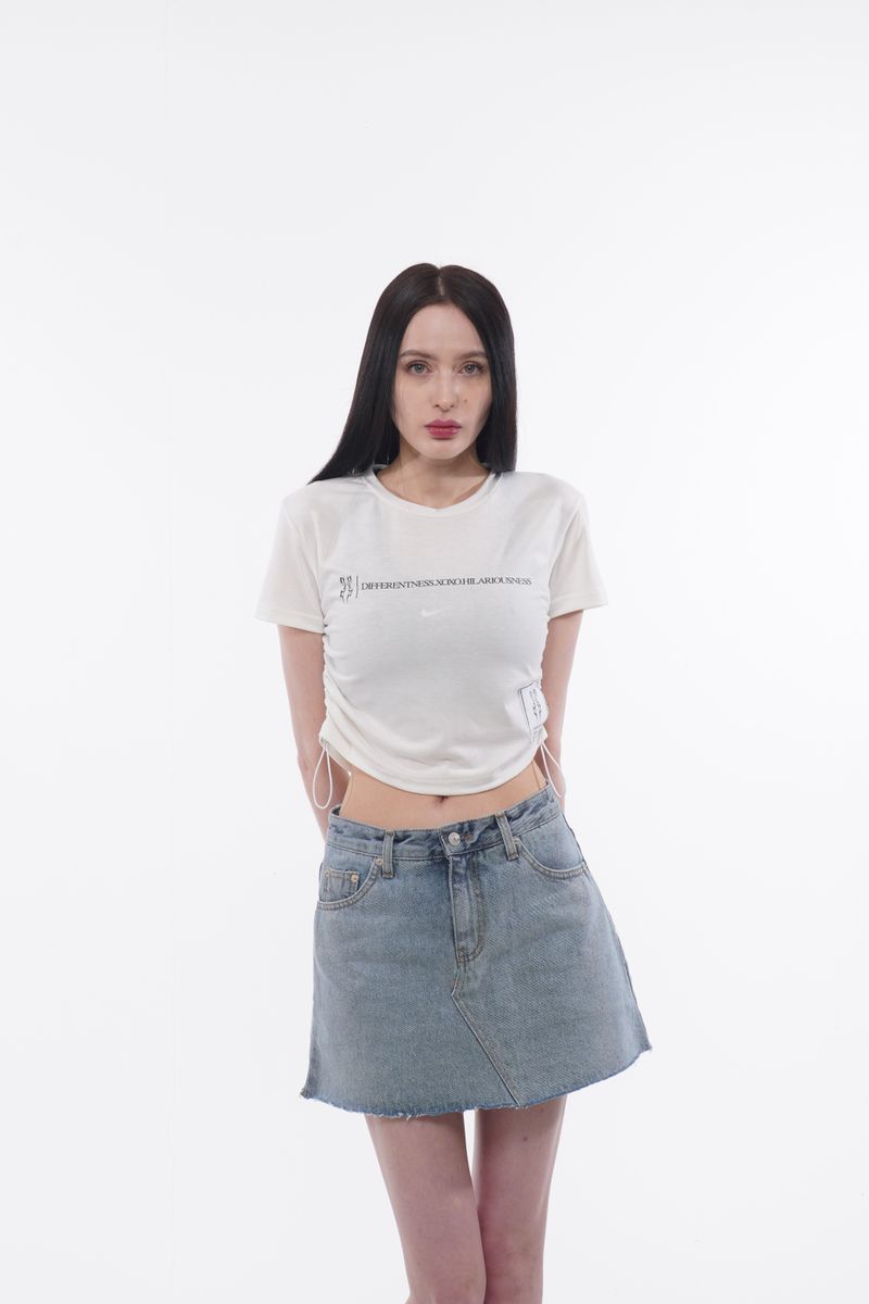 DXOH(ディソエイチ)の「スローガンサイドストリングクロップTシャツ(トップス)」