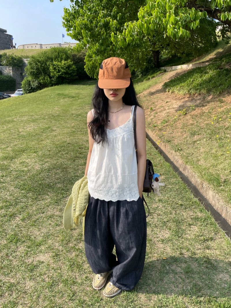 ownmind（オウンマインド）の「V-neck frill sleeveless（Tops）」