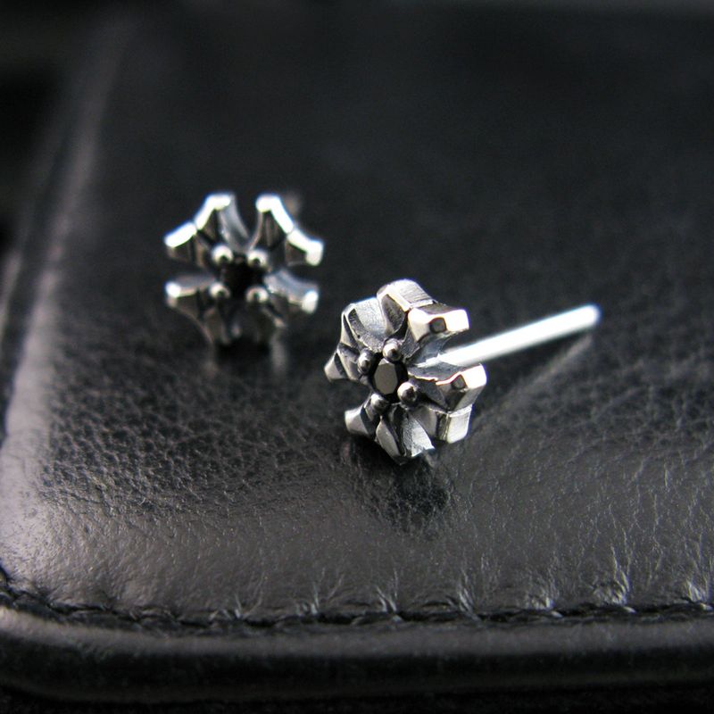 Shiny Cross-S1 Black Spinel silver stud earring