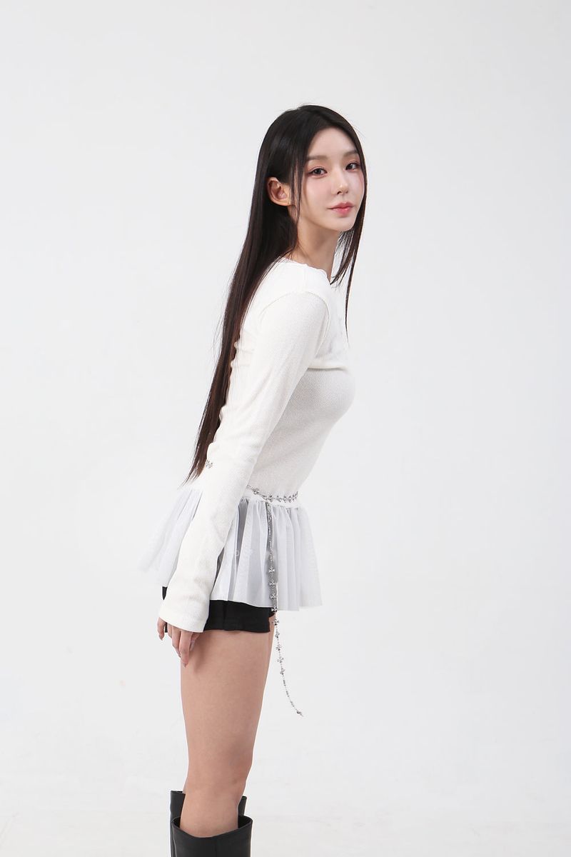  Roundneck Button Shirring T-shirt
