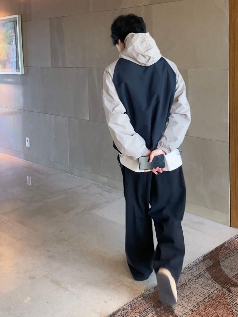 Stormy windbreaker