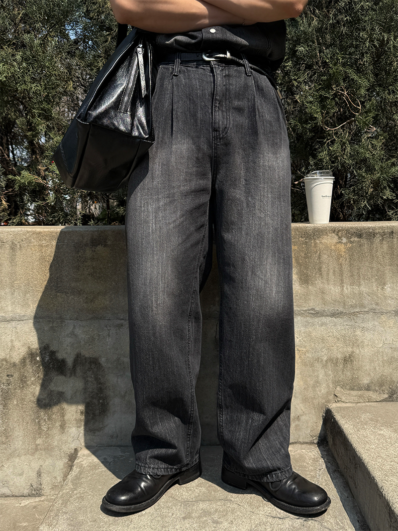 AVAND(アバンド)の「Ever denim two-tuck pants(Pants)」