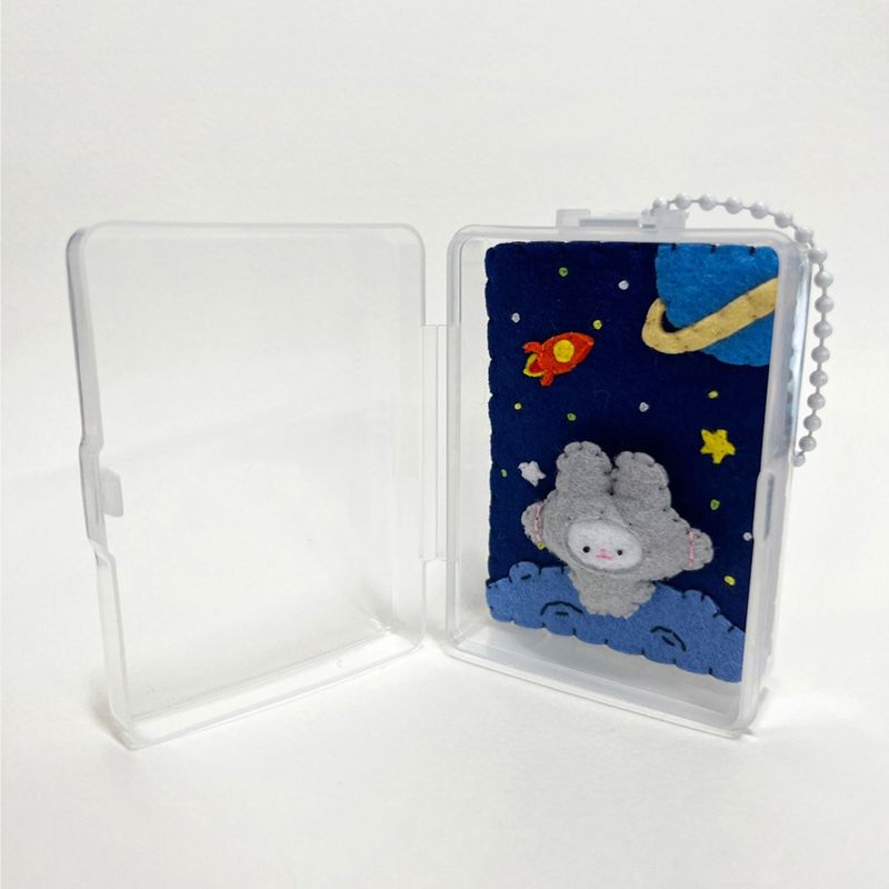 [MADE] a rabbit in the universe keyring