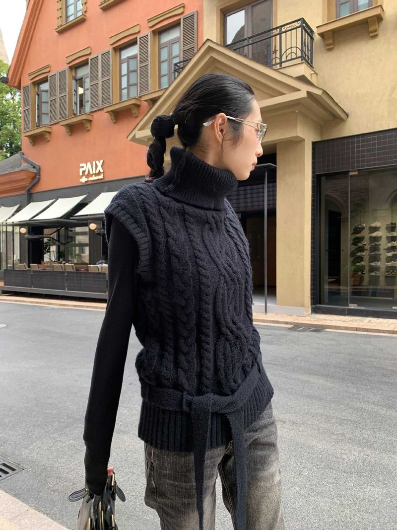 turtleneck twisted strap sleeveless knitwear