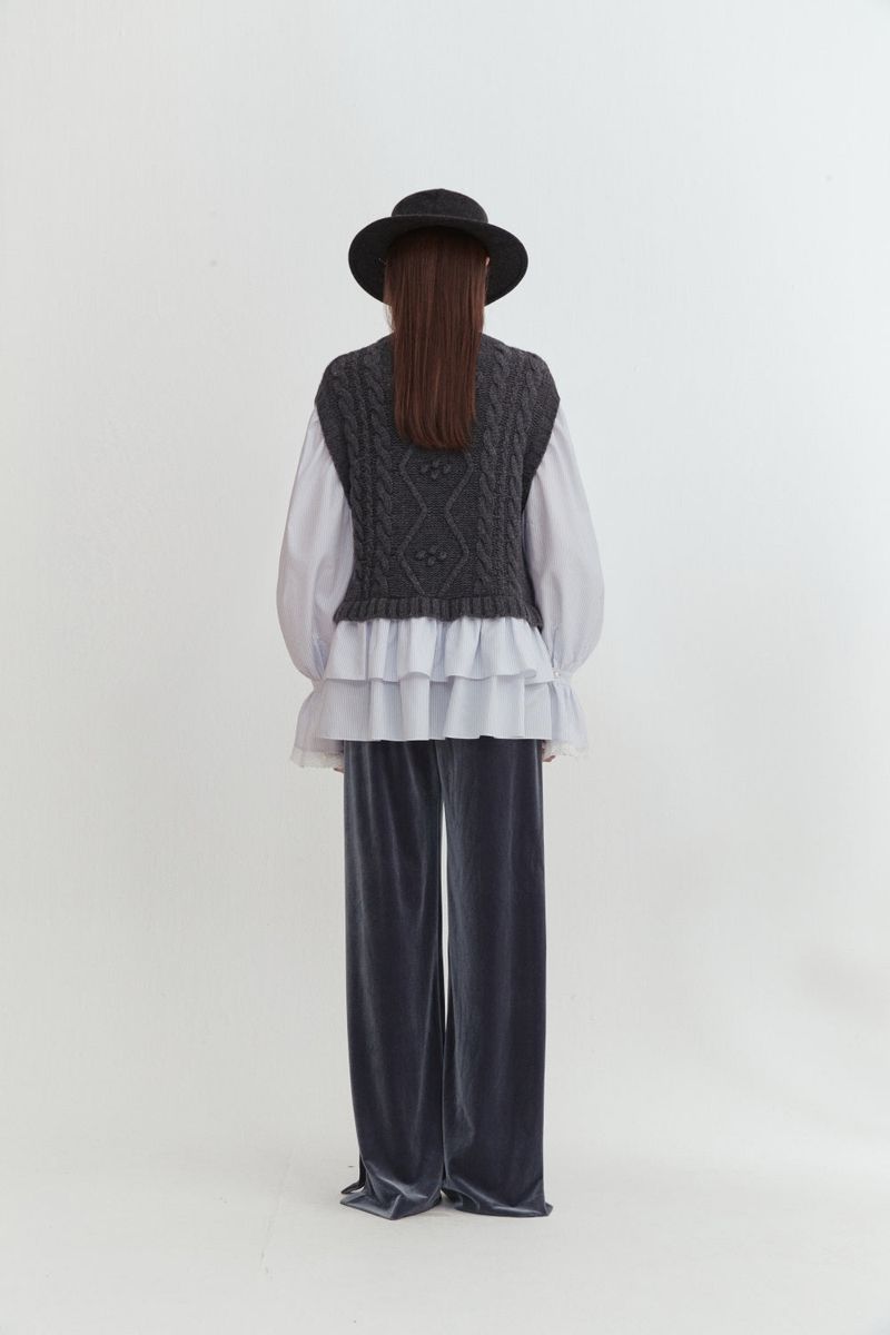 Knit vest blouse