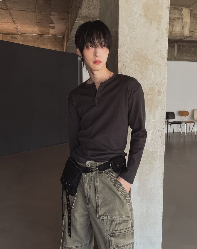 2PLAN（ツープラン）の「デリマッスルフィットヘンリーネック長袖Tシャツ（トップス）」
