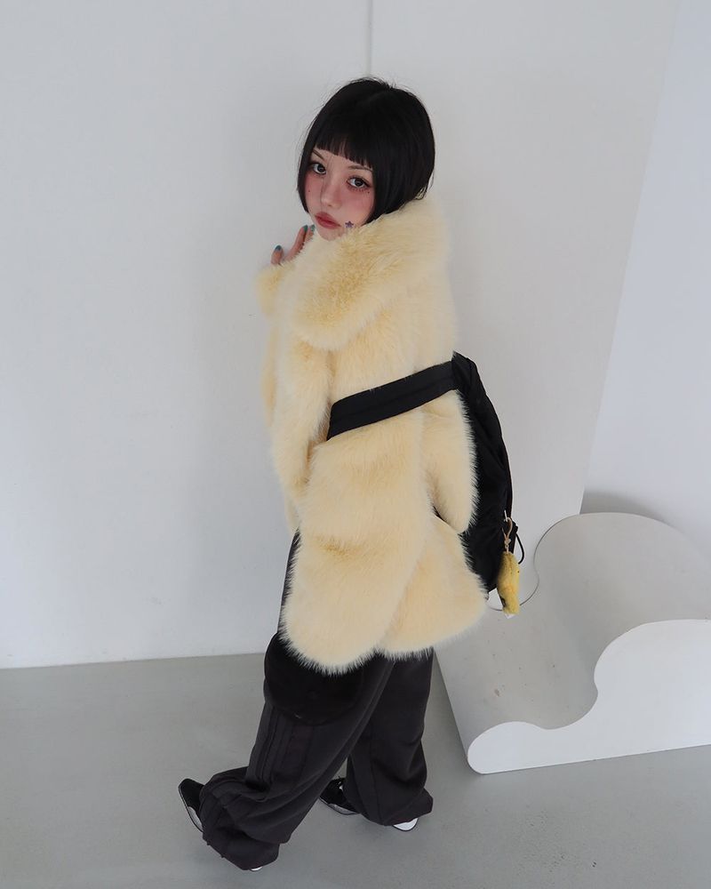 Pastel collar fake fur jacket